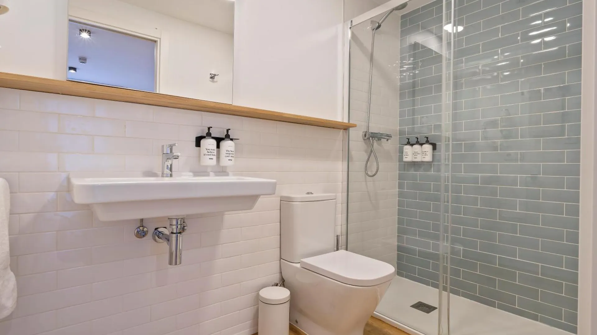 Uma Suites Ondarreta San Sebastián Hotel